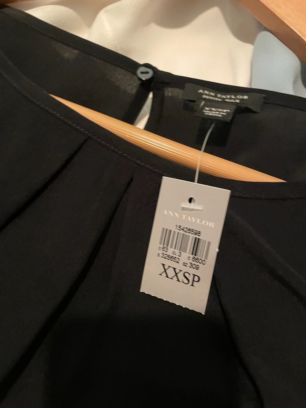 Ann Taylor 100% Silk Black Short Cap Sleeve Blouse Shell - Picture 11 of 13